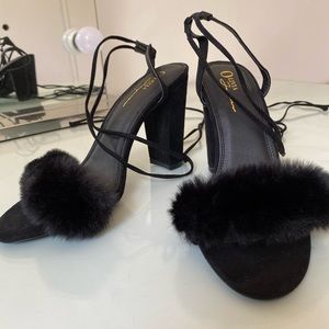 Black heel sandals with faux fur detail